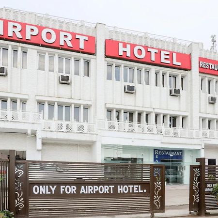 Airport Hotel New Delhi Buitenkant foto