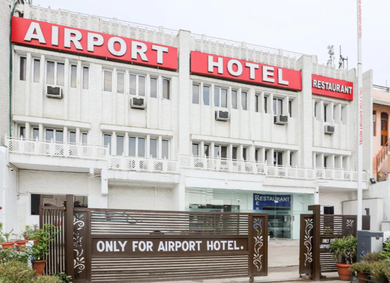 Airport Hotel New Delhi Buitenkant foto