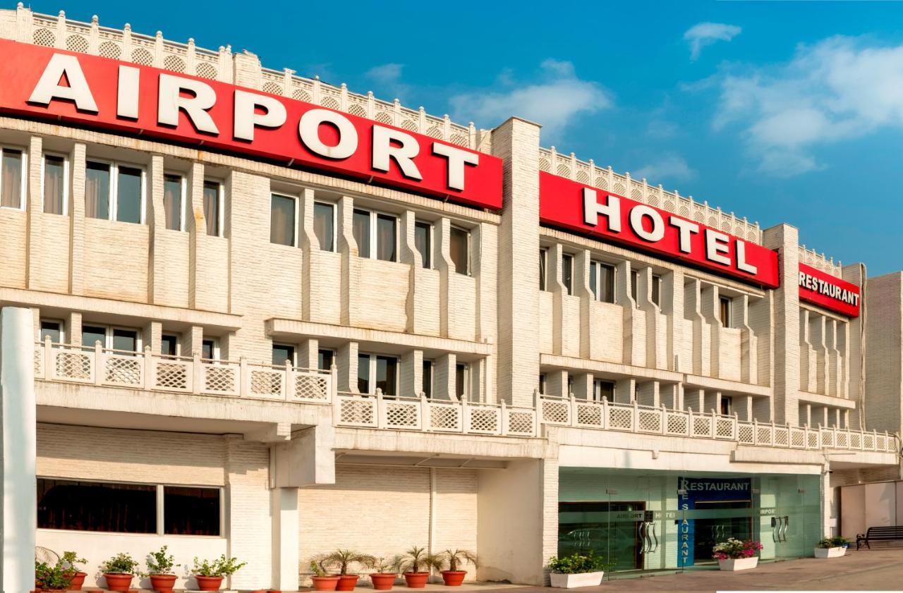 Airport Hotel New Delhi Buitenkant foto