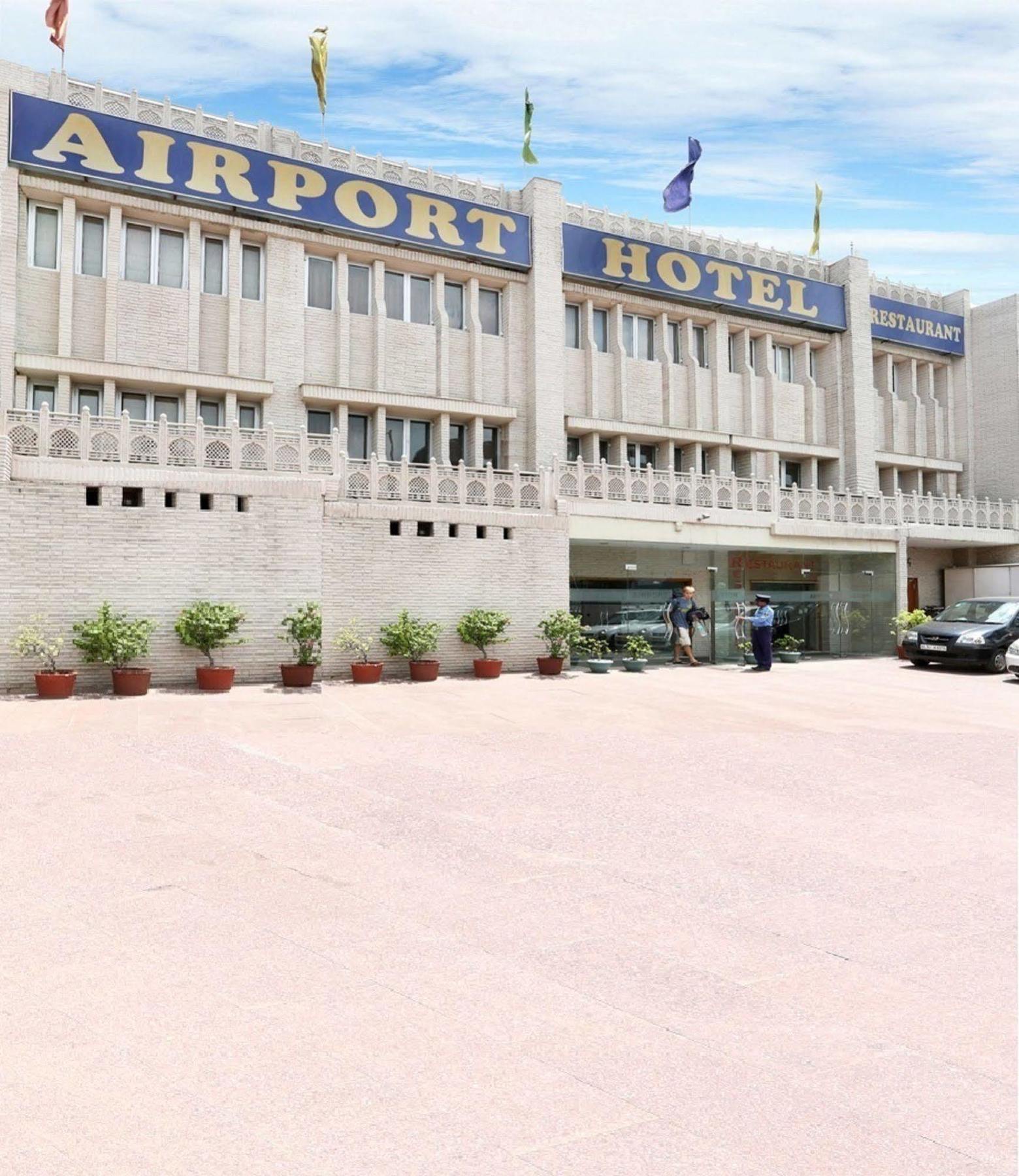 Airport Hotel New Delhi Buitenkant foto