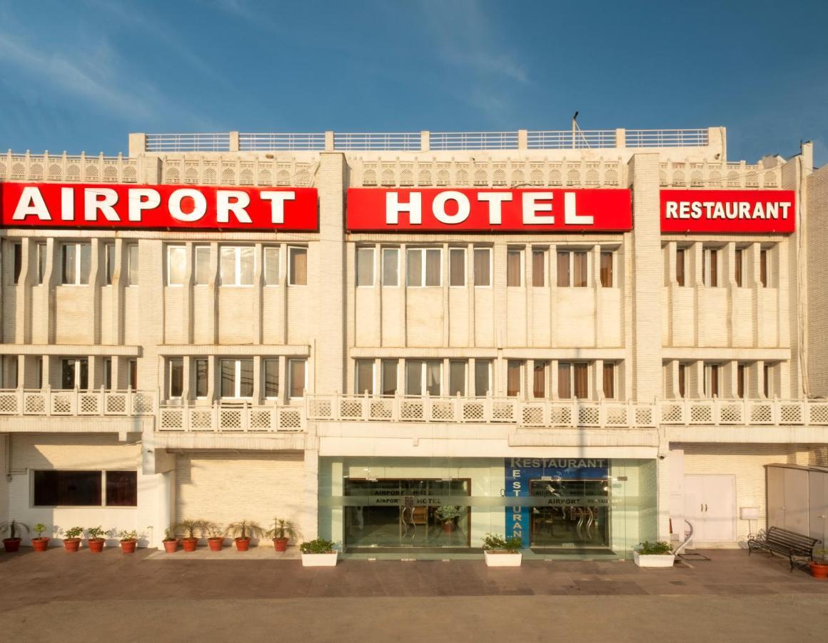 Airport Hotel New Delhi Buitenkant foto